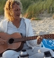 AnnemariekSpeeltGitaar AnnemariekSpeeltGitaar